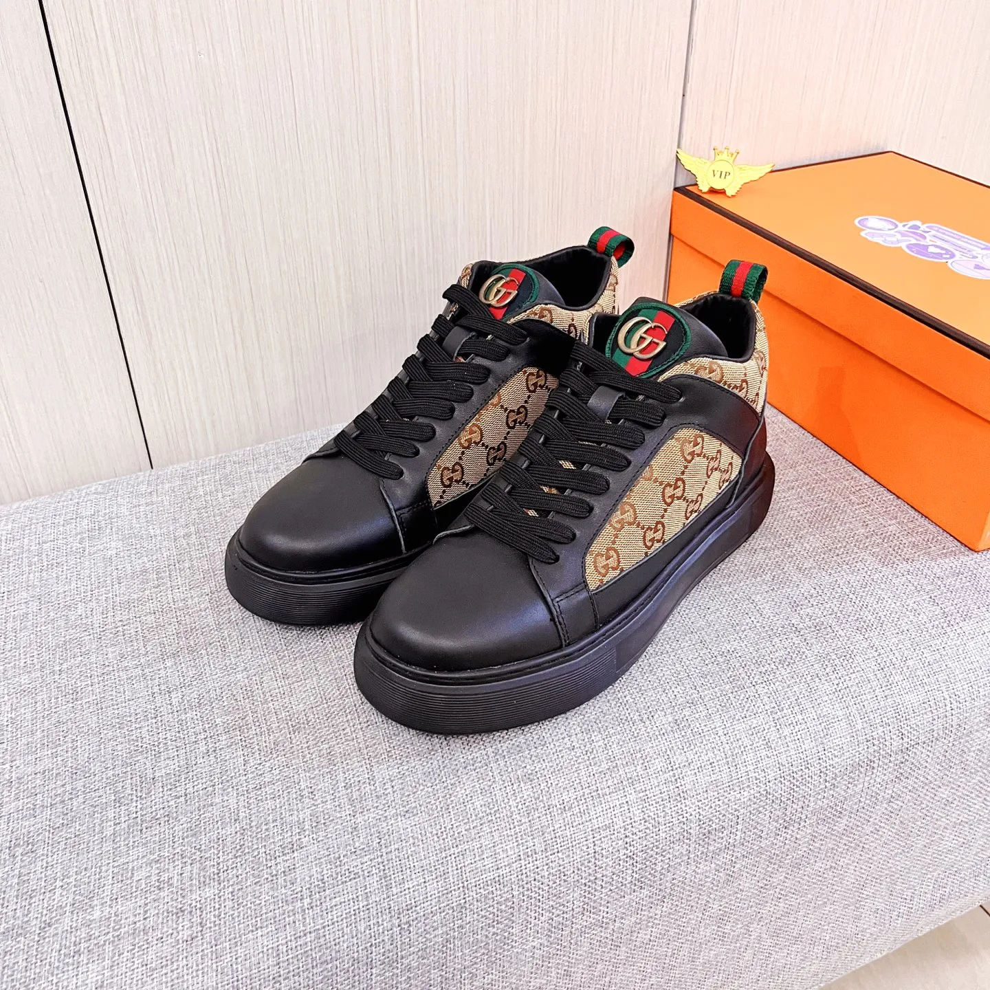 🚘🚘Factory batch 460💰[LV]🔥Louis Vuitton, a high-end men's shoe brand, official website 1:1 latest masterpiece: the upper is made of first-layer cowhide imported from Italy with a comfortable and breathable lining➕original non-slip and wear-resistant outsole🔥, making walking more convenient and comfortable! An exclusive new model, a stunning work, a beautiful 1:1 replica [color] compared to the official quality! Create a fashionable personality to set off your uniqueness! A must-have for trendy men! Classic 🔥Size: 38-44 Color: 🔥 2⃣️colors available🔥.
